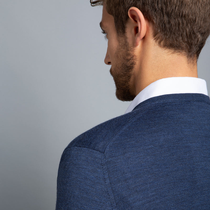 Extra Fine Merino Wool V-Neck in Blue, detail of shoulder on model – FILOFINO Luxury Italian Knitwear