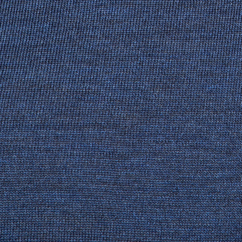 Extra Fine Merino Wool V-Neck in Blue, detail of yarn and knit stitch – FILOFINO Luxury Italian Knitwear