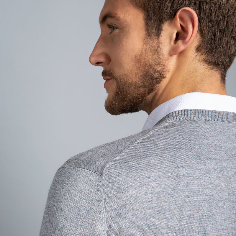 Extra Fine Merino Wool V-Neck in Light Grey, detail of shoulder on model – FILOFINO Luxury Italian Knitwear