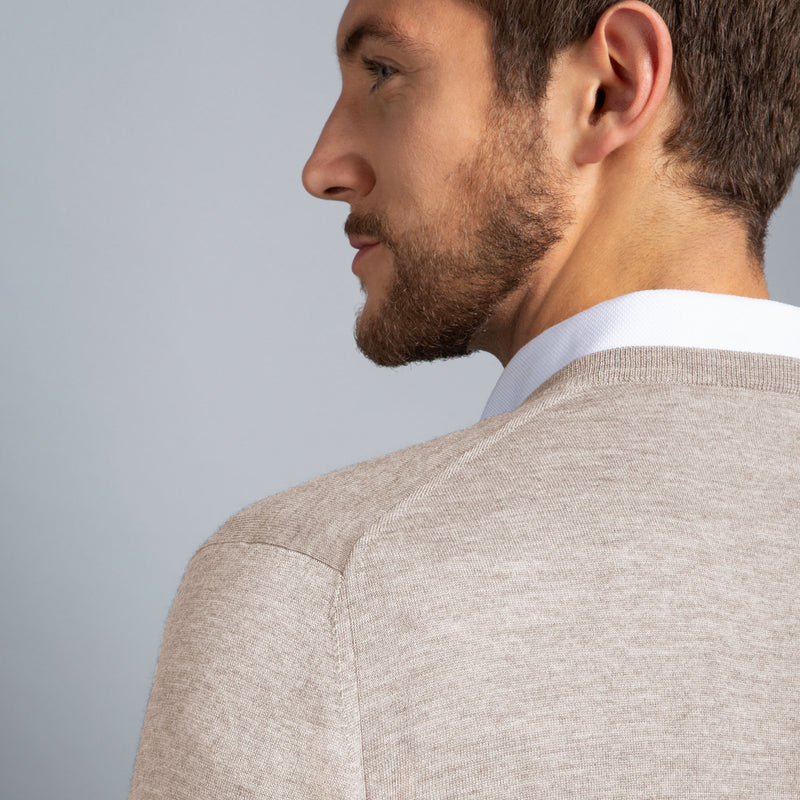 Extra Fine Merino Wool V-Neck in Oatmeal, detail of shoulder on model – FILOFINO Luxury Italian Knitwear